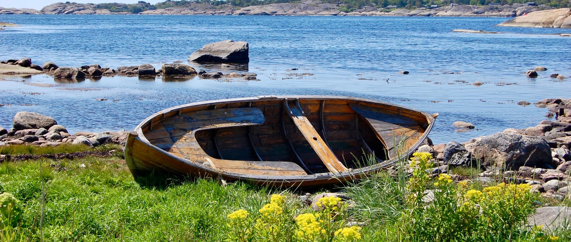 Robåt på land